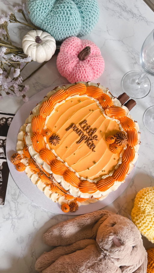 We’re having a…. 💙💗🍰👀
I cry every time I watch this back, oh baby you will be so loved 🥹❤️

Surprised myself with such a big reaction, really wasn’t expecting it as I thought the opposite gender from our 13 week scan. 

I envisioned a pumpkin cake for the reveal as I knew we’d be announcing in October and @sacred.bakery nailed it! Incredible cake and with a super quick turn around 🎃🍰 support your local independent baker 🥰

_
Baby gender reveal cake, gender reveal, pumpkin cake, Norfolk baker, first time parents, baby announcement