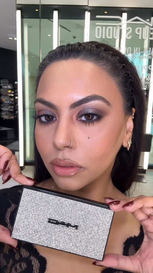 MAC Holiday just launched and Im completely obsessed with this entire eye palette 🤩

✨Eye Wear MAC Eyeshadow Palette 
✨ Finishing touch brush kit 

#MACCosmeticsCanada #maccreator
#Maccosmetics #MACholiday