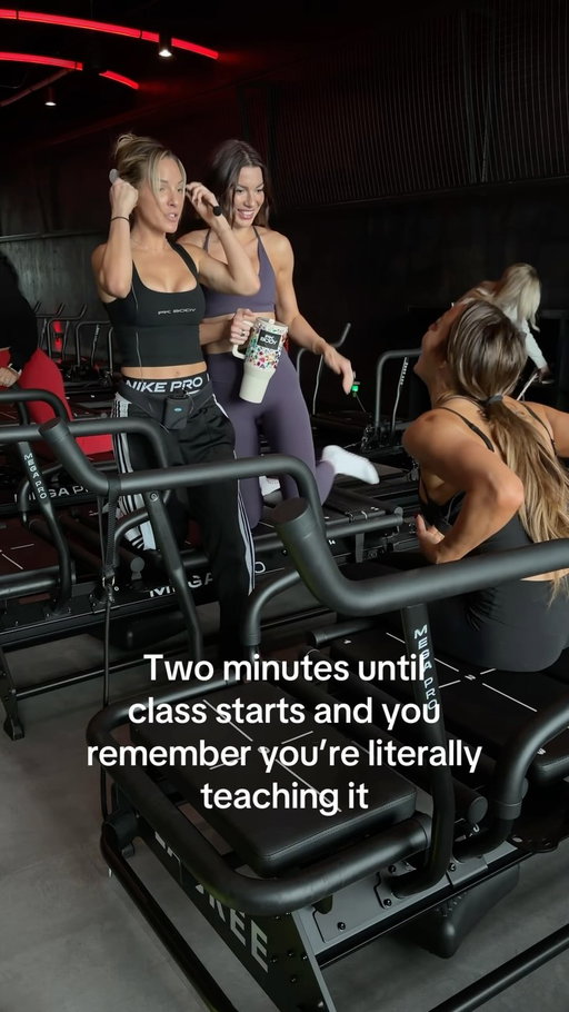 Sorry that I love it here 🤸‍♀️

Cannot express how often this occurs 😂 

#lagreefitness #instructor #funny #megapro #bestfriends