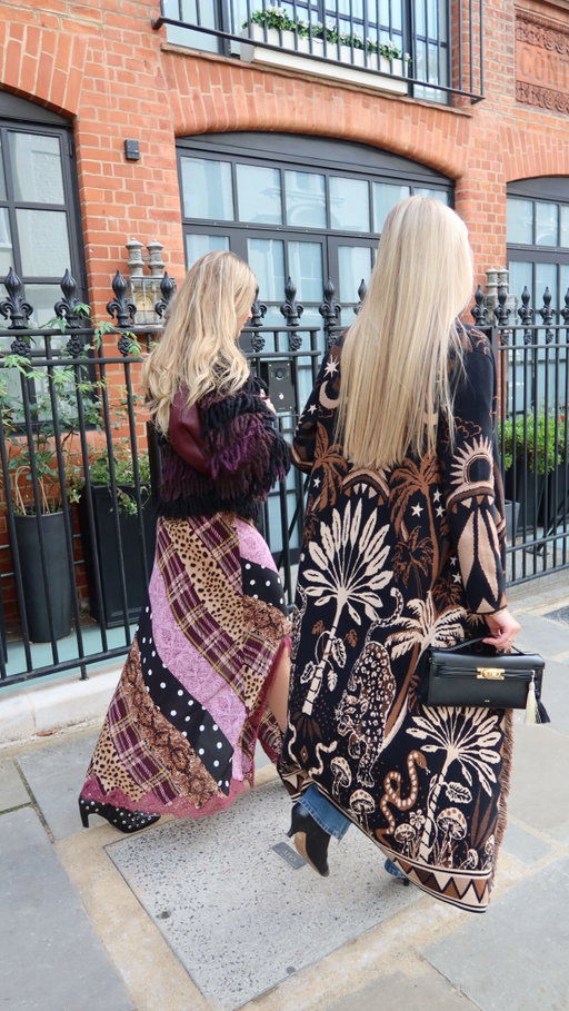 And it consists of a lot of @hayleymenziesofficial 

#londonstyle #bohochic #fyp #styleinspo #friendswhomatch
