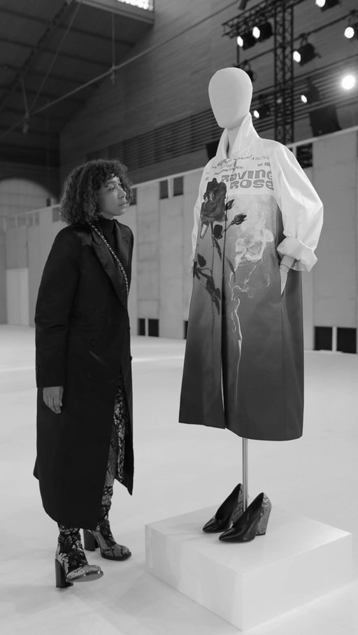 I’m convinced that everyone said “let’s play” for @driesvannoten SS27, so that’s what they did - just like an actress playing a role except it’s when she’s off work too.  Thank you @julianklausner for embracing fun again.  Long live maximalism. To me it was never gone (and never will be).