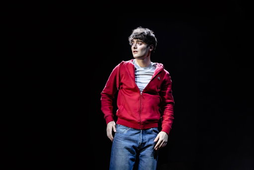 Welcome to the world of #AffluenzaPlay.

New shots of Andy Sandberg’s brand-new play just dropped, featuring Noah Schnapp, Janette Manrara, Juliet Cowan, Wallis Currie-Wood, Donald Sage Mackay, and Rupert Young.

Now playing @riversidestudioslondon 
🎟️: MainstageSeason.com

Set Design - @corcoran.charlie 
Costume Design & Associate Set Design - @youschmidt 
Lighting Design - @weird_lighting

📸: @danny_with_a_camera