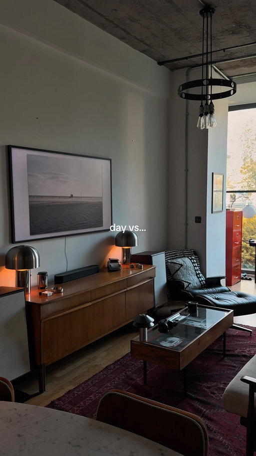 Which one do you prefer? 🌆🌃

#apartmentaesthetic #interiordesign #midcenturymodern #secondhand #homedecor