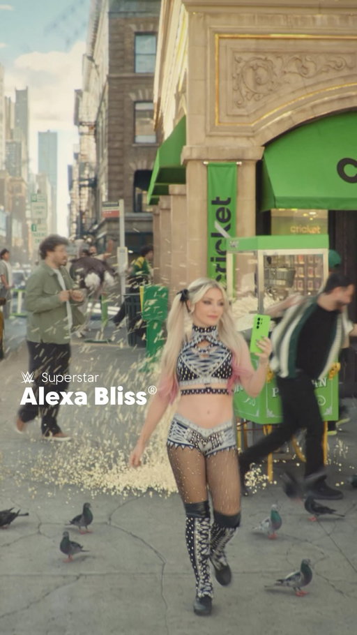 They say chaos follows WWE Superstar Alexa Bliss wherever she goes. But not only does she not care, she thrives in it. All thanks to Cricket 5G.