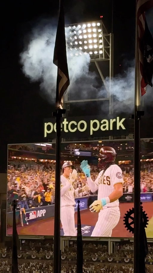 Tatis’ leadoff homer, Wild Card Game 1, stadium noise only.