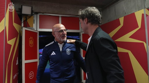 Oviedo reúne a dos buenos amigos.

Luis de la Fuente y Santi Denia vuelven a coincidir en un estadio, ahora como rivales, en la previa del España - República Checa.

#VamosEspaña | #NationsLeague