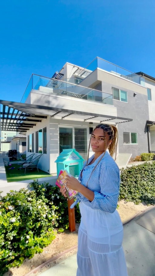 My version of going out: staying at a Vrbo with a Little Free Library around the corner

📍San Diego, CA
🔗Link in bio to learn more about our @littlefreelibrary partnership