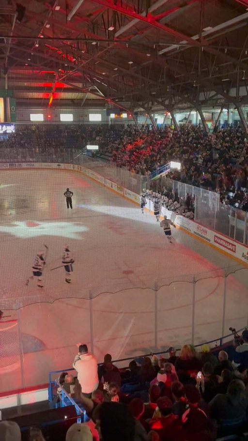 JC TIES IT ON THE PEEPER! @sudburywolvesohl