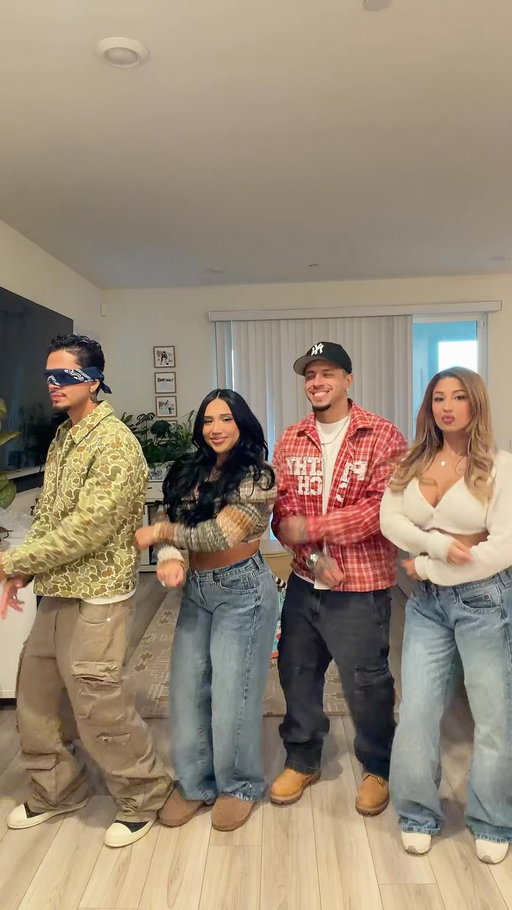 how the hangouts are lookin… 🥲😂 
.
.
.
#KAED #karenandeddie #explore #viral #pregnancy