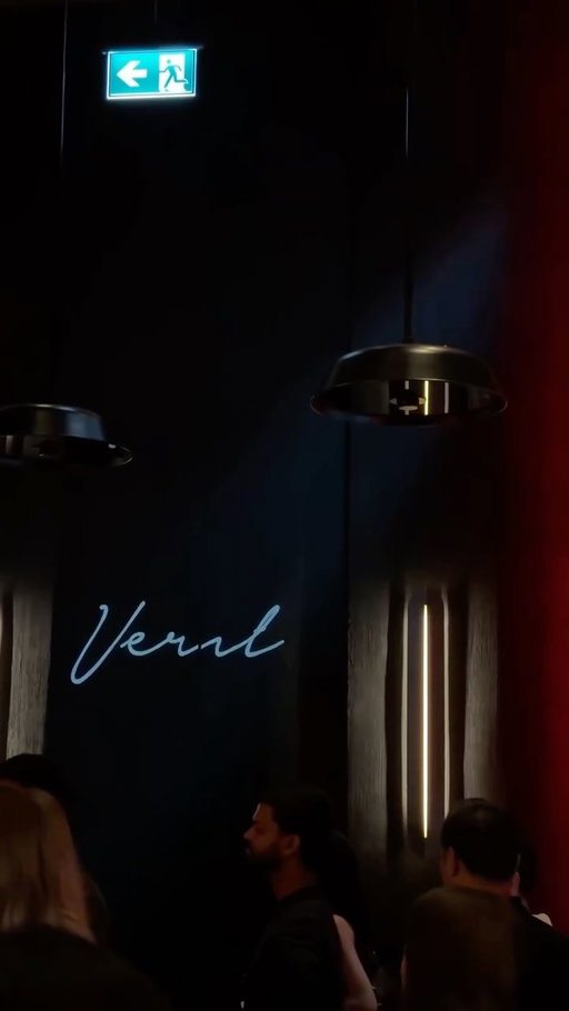 VERITY: absolument le film de la saison à aller voir en salle de cinéma, dès maintenant! parfait thriller, super casting (qu n’aide pas mon méga crush sur Dakota), et overall une expérience juste assez stressante pour te mettre dans le mood de l’halloween! @imminafilms 🙂‍↕️🍂📖💋#Pub