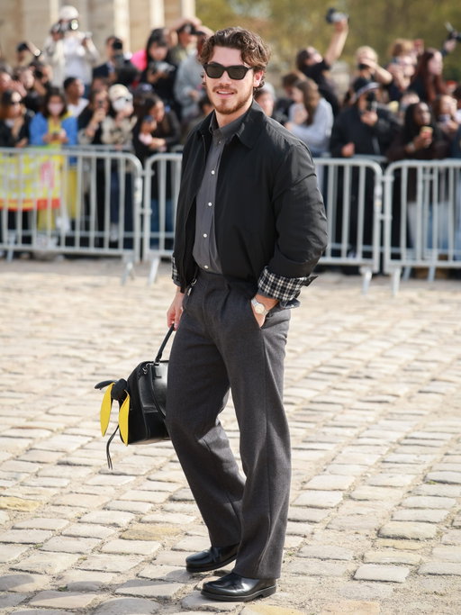 @jackinnanen pulled up to @loewe's show in style, and honestly, it's got us wishing for an @adultsfx episode where Paul Baker goes to Paris Fashion Week (perhaps with notable celeb BFF @juliafox?? 🤔). 

Images: Getty