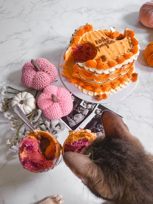 We’re having a girl 💗🥹💗
Photos were too cute not to share! We couldn’t wait until the 20 week NHS scan so had a private gender scan. To keep it a surprise they tell you when to close your eyes and note the gender in an envelope 💌 We took that straight to @sacred.bakery who made our gender reveal cake 🥹🎃🍰