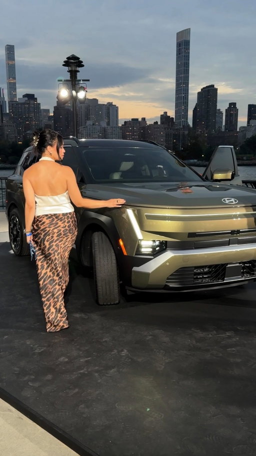 Hyundai Canada invited me to New York for the world premiere of the “all-new TUCSON, and I went in with two sides of my brain: “Oh, she’s pretty” and “Okay, but how would this work for my life as a mom of three?” 👀
I got a first look at the exterior design, stepped inside to check out the second row and trunk, and saw some of the thoughtful technology up close. The detail that surprised me most was how Gleo makes the perfect hands free co pilot! 
What would you check out first, the design, the space, or the tech? 

@hyundai @hyundaicanada
#HyundaiPartner #Hyundai #TUCSON #TheBoldest