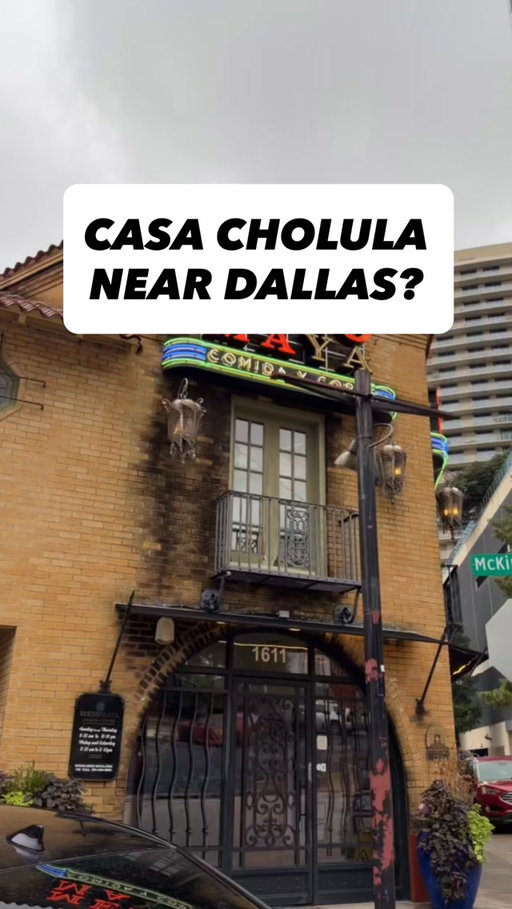 ✨CASA CHOLULA IN DALLAS✨

Where: it happened at @mesomaya in downtown, which used to be a 1983 tortilla factory 👀

Think unlimited Cholula inspired cocktails, Cholula-dressed small bites and SO MUCH Cholula merch 😵‍💫

Cholula fans, would y’all go 🤔

#dallasfood #dallasfoodie #dallasrestaurants #dfwfood #dfwfoodie