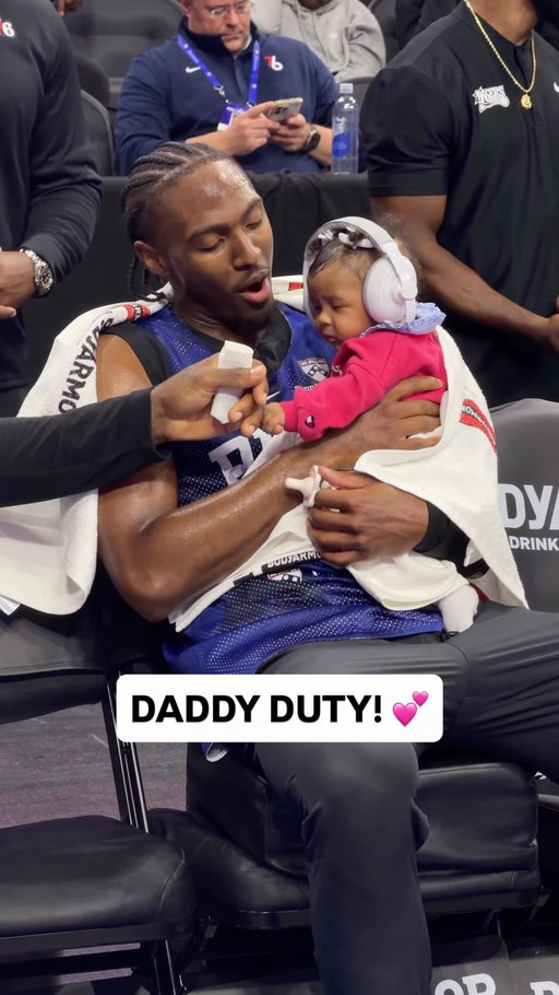 😊 @tyresemaxey brings his daughter Marvel to the bench for some quality time! 💕