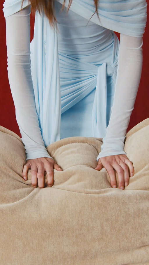 Softness you can feel by just looking at it.

New irresistibly soft Aquaforte™ Velvet fabric, now available on your favorite collections.

__

Une douceur qui se ressent rien qu’en la regardant.

Le nouveau velours Aquaforte™ irrésistiblement doux,  maintenant offert sur vos collections préférées.
