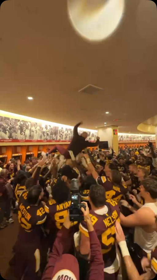 SURF’S UP 🌊〽️

#RTB #SkiUMah #Gophers
