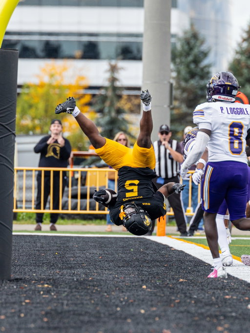 What a flipping win!

📸: @ccairdsports 

#GoBlackGoGold #BattleofWaterloo #Nopurple
