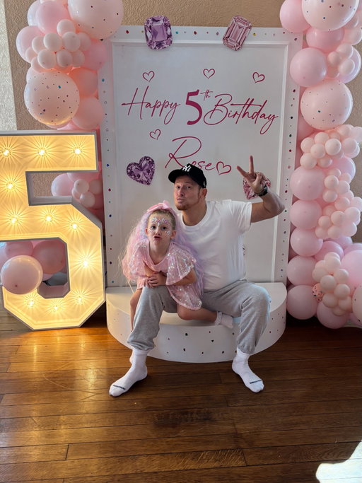 Two birthdays and a whole lot of love ❤️
Happy Birthday Stacey and Rose! I hope your day is as special as you both are 🎂🎉🥳
Love you more than words can say xxxx