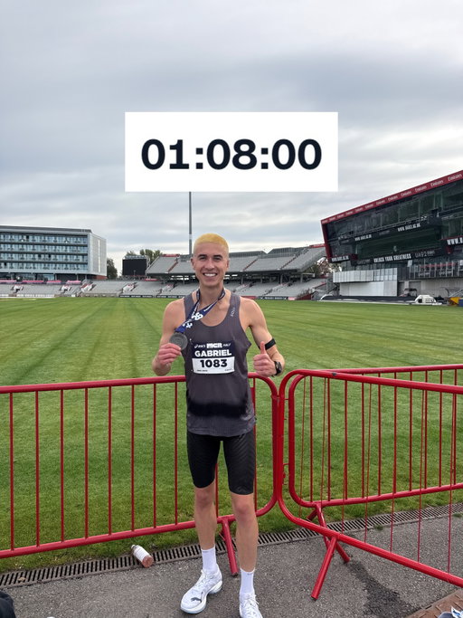 Manchester Half - 1:08:00

3min PB so take that all day 🙏

Felt unreal, no look at the watch approach working well but in hindsight wish I checked with 100m to go…

Some race @mcrhalf 

#running #halfmarathon