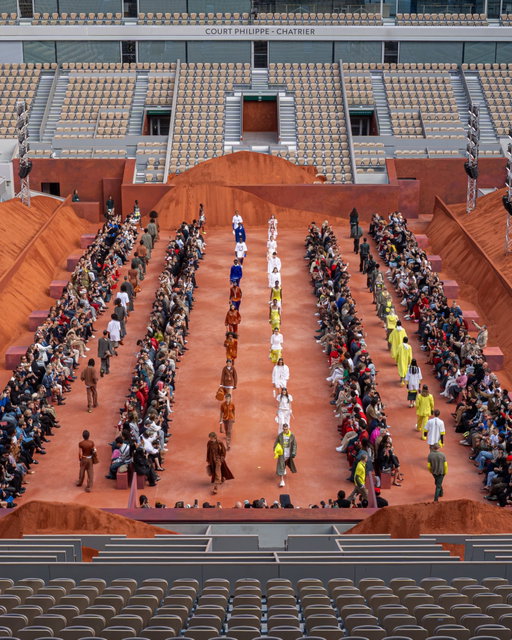 Lacoste Spring-Summer 2027 collection « Dress Code: No White Required » turns the clay itself into raw material. 

Avalanches of clay occupy the arena, a nod to the factory where it is made.

Rewriting the codes of the court under the creative direction of @pelagia.kolotouros

#LacosteSS27​
📸 @sai1971_stephaneaitouarab