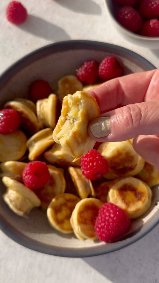 🍌 THE mini banana pancakes that went VIRAL on my page! 🍌

I’m resharing these because they’re still my most-viewed Reel of all time 😍🙌🏽

If you haven’t made them yet, save this one for next weekend — because trust me, you’ll want to try these! 🤍

And when you finally make them, don’t forget to tag me. I LOVE seeing you recreate my recipes! 🥹

🍌 Mini Banana Pancakes

You’ll need:
• 2–3 bananas, depending on size
• 2 eggs
• 1 cup milk
• 1⅓ cups self-raising flour
• 1 tsp cinnamon
• 1 tsp extra virgin olive oil
• Berries + maple syrup, to serve

Method:

1️⃣ Slice peeled bananas into approximately 0.8 cm slices.

2️⃣ Add eggs and milk to your @vitamix_aunz.

3️⃣ Blend on speed 1–2 for 30 seconds.

4️⃣ Add self-raising flour and cinnamon. Blend on speed 8–9 for 40 seconds.

5️⃣ Coat each banana slice in the batter.

6️⃣ Lightly brush a non-stick pan with oil and heat.

7️⃣ Cook the battered banana slices for approximately 3 minutes on each side, or until golden brown.

8️⃣ Serve with fresh berries and maple syrup. 🍓🍁

Serves 3

Save this for your next pancake craving! 🍌🥞

Have a beautiful Sunday night everyone 🤍
.
.
.
#bananapancakes #minipancakes #pancakerecipe #easyrecipes #breakfastideas