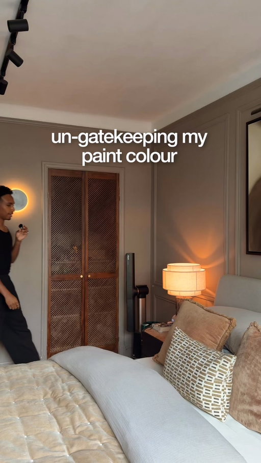 literally the perfect, understated, muted brown tone 🤎

if you’re thinking of doing a brown bedroom, just do it!

‘cold brew’ by @coatpaints 

#homedecor #interiordesign #brownbedroom