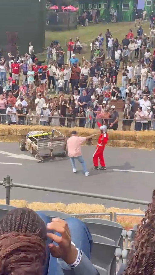 Sorry for being so loud! 😂😂 
I can’t even try and explain how lekker today was! I had the time of my life! Thank you to everyone who came out to The Red Bull Box Cart Race in Sandton today and thank you @redbullza for always bringing nice things to Mzansi! 
🎥 - Danko @alfredadriaan