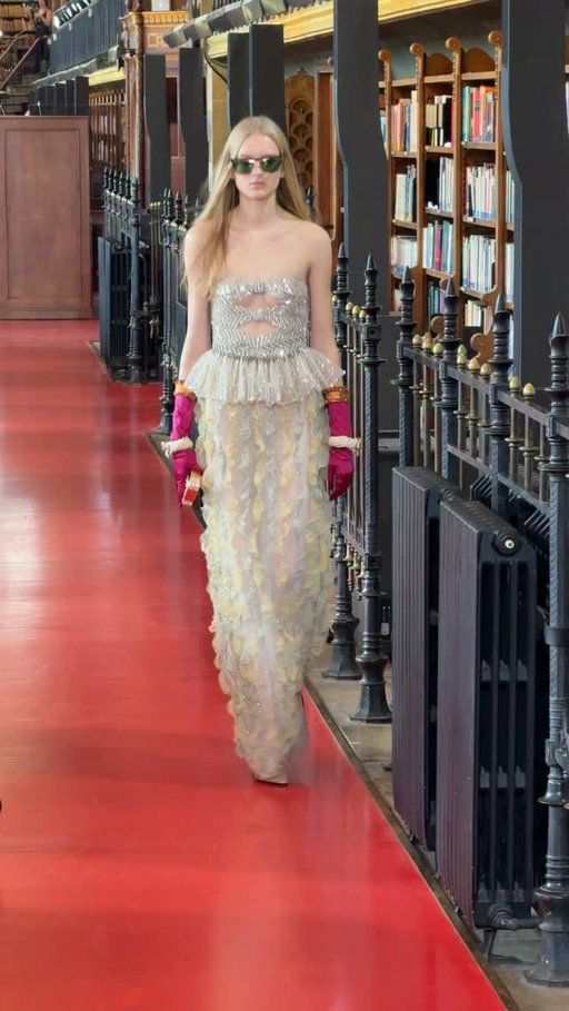 Held in a library, Alessandro Michele titled his spring 2027 collection for @maisonvalentino “Antibiblioteca,” a rumination on the books one hasn’t read, and a “catalogue of what remains possible.” That translated into an artful melange—80s pouf skirts and ruffles mixed with languid pleated pants and double-breasted jackets; skimmy cocktail dresses in lacy fluorescent hues, beaded tops and outerwear, feathers, fringe, and bows. It was a continuation of Michele’s love of the esoteric, eccentric, and unexpectedly glamorous. Tap the link in our bio to see every look.