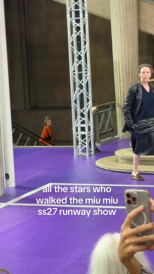 Aside from having a stacked front row (we’re looking at you #EllaBright), @MiuMiu’s spring/summer 2027 runway show also had a star-studded set of models including everyone from #OliviaColman to #GigiHadid. 

🎞️: @kevinphuynh #parisfashionweek