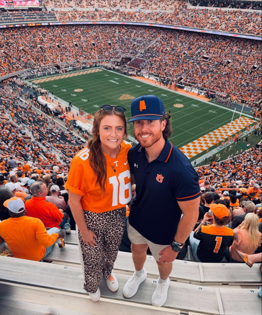 House divided, but I’ll still keep him around 🧡🏈🍊 #govols #tennesseevols #sec #football #auburntigers