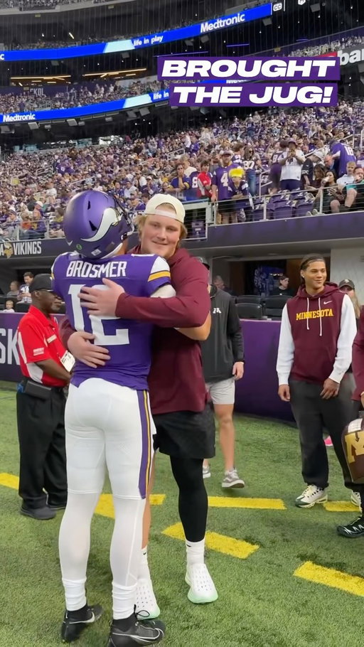 Row the boat, ski-u-mah, go gophers!

📺: @nflonfox