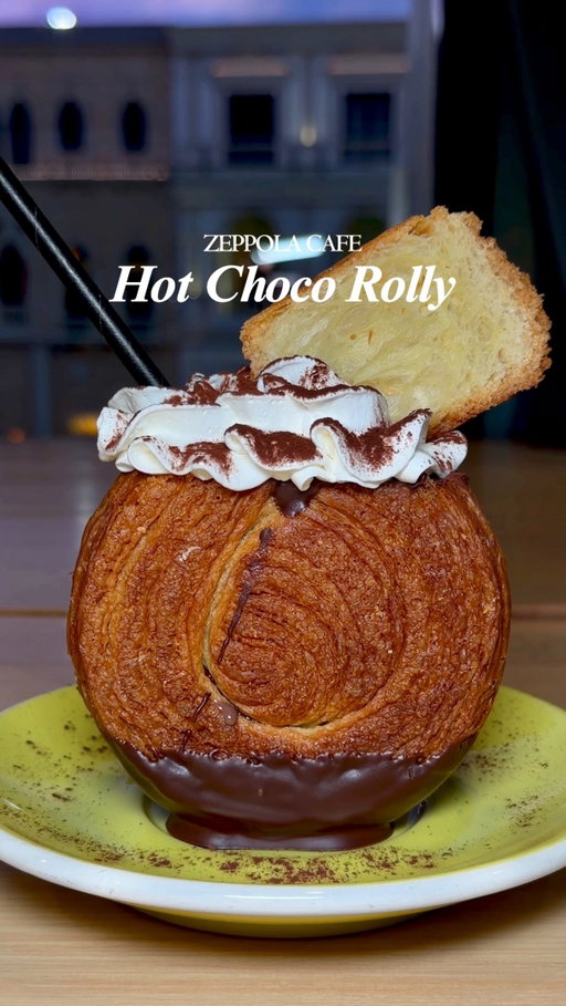 Money can’t buy happiness… but it can buy a Hot Choco Rolly at Zeppola Cafe 🤤👇

This viral pastry is a flaky, circular croissant filled with warm hot chocolate and topped with whipped cream.

Find it at St. Mark’s Square inside The Venetian Las Vegas.

Tag someone who needs a chocolate fix! 🥐🍫

-Media Invite-

📍 Zeppola Cafe 

#HotChoco #LasVegasFood #VegasEats #VegasFoodie #ExploreVegas 
viral hot chocolate croissant, hot chocolate in vegas, hot chocolate in las vegas