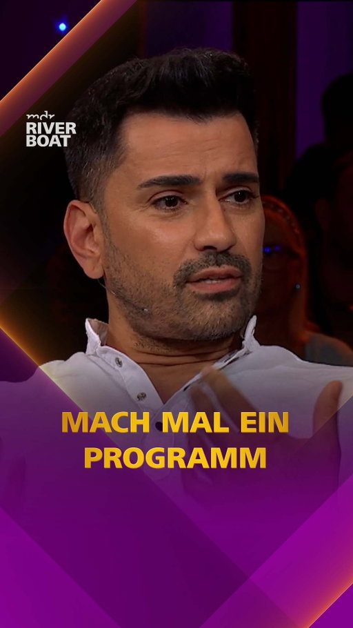 „Das lieben die Deutschen!“ 🤡
Naja, aber Udo Lindenberg halt auch 😂

Und sein Genuschelt klingt nach @tan_caglar wenn er versucht, einen Akzent zu imitieren.

Die ganze Folge herrliche Folge vom 02.10. gibts in der @ardmediathek 📺

#tancaglar #comedy #humor #riverboat #deutschtürkisch