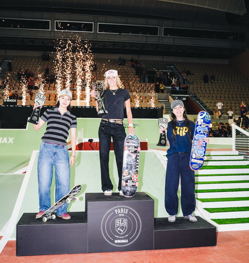 THANK YOU @sls PARIS !!🇫🇷✨ 
Congrats!!! ❤️‍🔥
@chlo_the_flo  @coco_y_0922 

@monsterenergy 
@asics_skateboarding 
@asics_sportstyle_jp 
@flipskateboards 
@edgelink.tokyo 
@ninja_bearing 
@source_bolts 
@jessupgriptape 
@thundertrucks 
@boneswheels