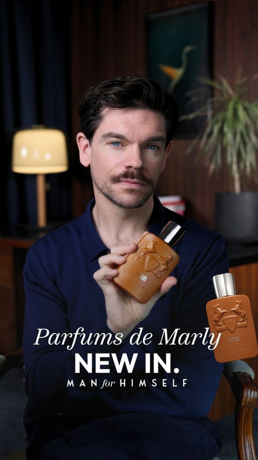 ad Althaïr or Althaïr Exclusif? I know that so many of you love the original Parfums de Marly Althaïr. It’s a sophisticated gourmand with Bourbon vanilla, praline and orange blossom. The new Althaïr Exclusif takes things in a darker, richer and more intense direction. The signature Bourbon vanilla is still there but with the addition of amaretto and saffron. There’s a clear connection between the two, but whilst the original was more luminous, Althaïr Exclusif feels richer and darker. Which are you choosing: Althaïr or Althaïr Exclusif?
_____
@ParfumsdeMarly #ManForHimself #ParfumsdeMarly #Althair #Fragrance
