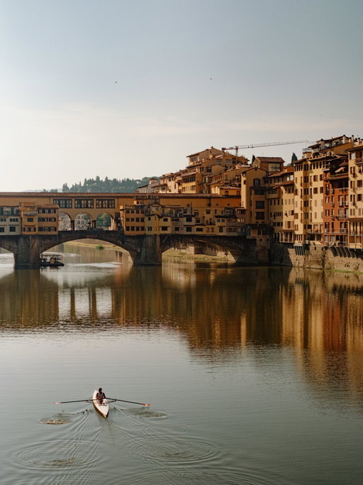 Rewinding to some snaps from July in Florence. It mostly felt like being in an oven, almost redeemed by the bloody good sandwiches, but not quite. Didn’t stop me from pulling out my camera to photograph almost every old neon ristorante or hotel sign I spotted. Order of the day was getting up at the crack of dawn to get everything we wanted to do out of the way by 11am, after which it would become impossible to explore in the heat. Would I visit again in summer? No, not unless @mychemicalromance force my hand again 💁🏻‍♀️ Bloomin’ beautiful though, eh?