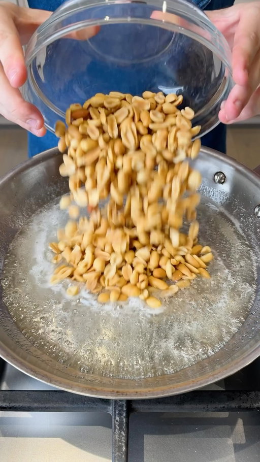 It’s really that easy to make peanut brittle.

1 cup granulated sugar
1/3 cup water
2 cups salted cocktail peanuts

#recipe #cooking #peanutbrittle #easyrecipe #candy
