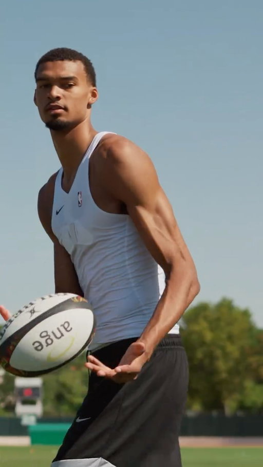 Another summer sidequest 🏉

@wemby and @hbarnes visited @provencerugbyofficiel to learn more about how they operate as a unit, team camaraderie, and strength training 💪