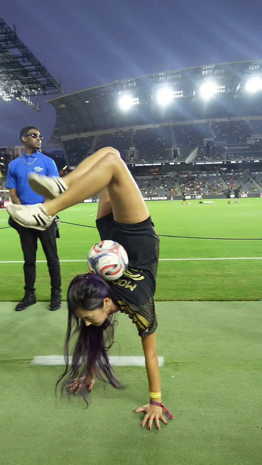Nothing beats matchday with @lafc fútbol and an ice-cold @modelousa in hand⚽️🍻 fútbol #21+ #ad