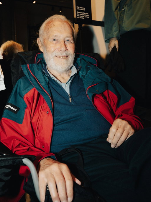 Fireside with Sir @ChrisBonington. 💬

Q. What does the outdoors mean to you? 

Q. What advice would you give to an aspiring mountaineer?
