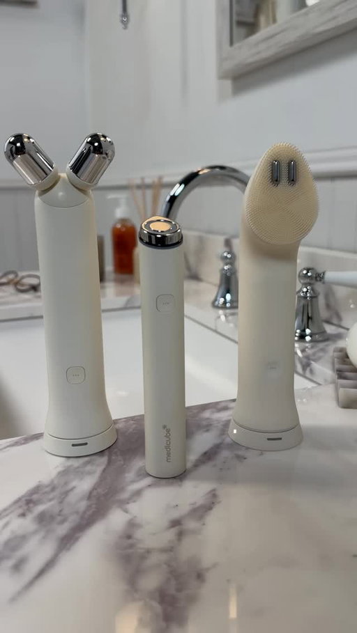 Medicube’s 3-in-1 Mini Booster Pro Plus set is the all in one for removing makeup, pore cleansing, and defining skin. 

The full set is originally $220 but is now $154 for Amazon’s Prime Big Deals Day event which ends October 7. 

Tap the link in our bio to check it out. #primeday #amazon #medicube #skincaretech #primebigdealdays