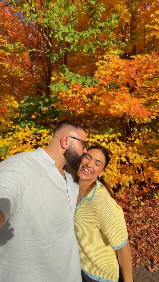 🍁 SAVE & SHARE FOR YOUR NORTHERN ONTARIO FALL ROAD TRIP!! 🚗🇨🇦

Northern Ontario is hitting PEAK fall colours right now 🤯🍂 If you’re still only doing Algonquin… KEEP DRIVING NORTH 😂

📍 SAULT STE. MARIE + ALGOMA
🍁 Robertson Cliffs
🚂 Agawa Canyon
🌊 Batchawana Bay
🚗 Highway 17 / Lake Superior Route

📍 LAKE SUPERIOR
🌊 Old Woman Bay
🥾 Nokomis Trail
🏞️ Lake Superior Provincial Park
🎨 Agawa Rock Pictographs

📍 WAWA
🪿 Wawa Goose
💦 Scenic High Falls
🌊 Michipicoten

📍 THUNDER BAY
⛰️ Sleeping Giant Provincial Park
🌊 Ouimet Canyon
💦 Kakabeka Falls
🌅 Terry Fox Lookout

🚨 Northern Ontario peaks FIRST — so don’t wait too long! 🍁

SEND THIS TO YOUR FALL ROAD TRIP BUDDY 🚗🍂

#NorthernOntario #OntarioFall #OntarioRoadTrip #FallRoadTrip #ExploreOntario CanadaTravel