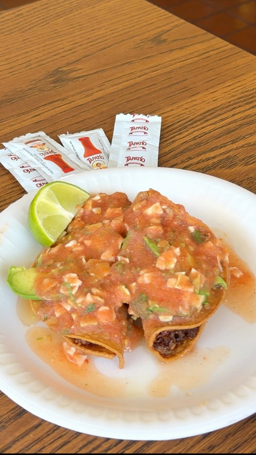 Michelin tacos with some heat! 

Celebrate National taco Day with @Tapatiohotsauce

Proud to have our sauce served at @mariscosjalisco 

What's your favorite kind of tacos to add Tapatío to?👇