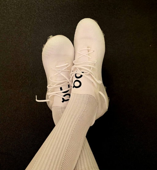 Been talking a lot about developing boots with @on.football but better than talking is playing in them. 

First time on the feet 😮‍💨 let’s play!  @on.football @k.mbappe @sydneyjoy.schertenleib