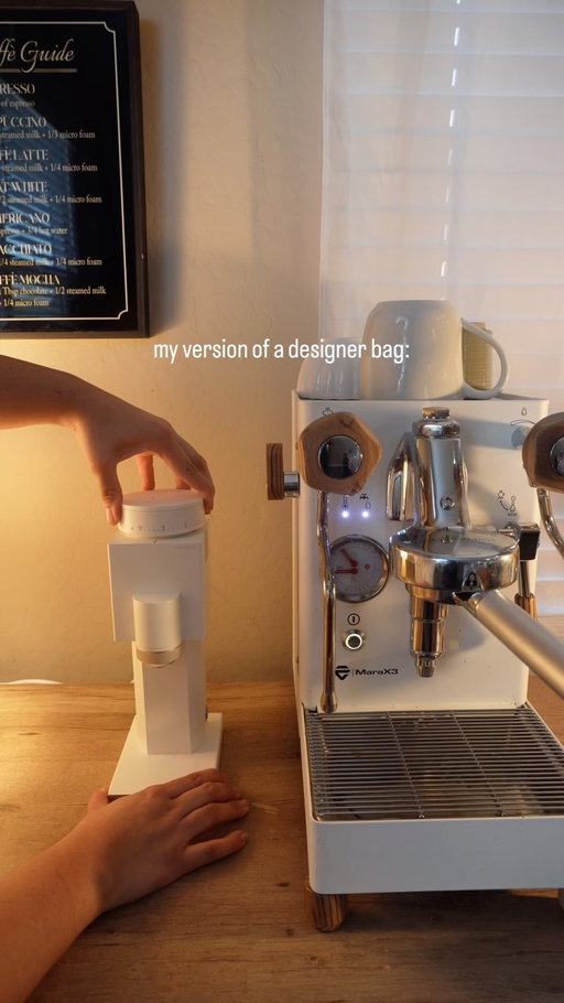 Someone tell my husband a coffee addiction isn’t so bad, I mean I could be collecting designer purses or shoes instead of coffee gear? Am I right haha!

Unboxing my new grinder gifted from @timemoreproducts  this little thing is so beautiful and honestly amazing. I love how precise this thing is!

#coffeeathome #barista #lelitmarax #latteart #timemore