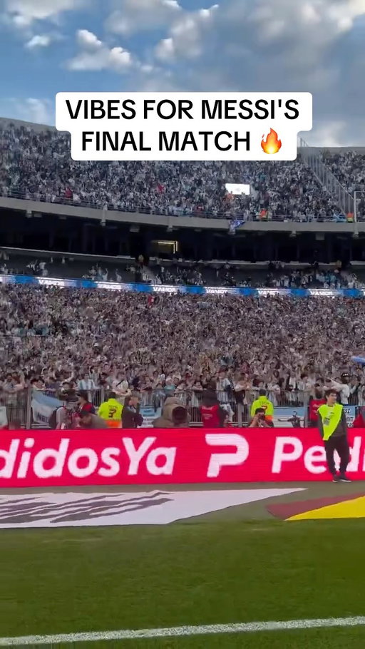 The energy at El Estadio Monumental for Lionel Messi’s final match for Argentina is INCREDIBLE 🙌

(via: @beninfootball)