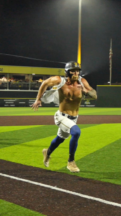 One of the wildest moments from the playoffs so far goes back YEARS 😳

#bananaball #savannahbananas #partyanimals #BaseballFans
