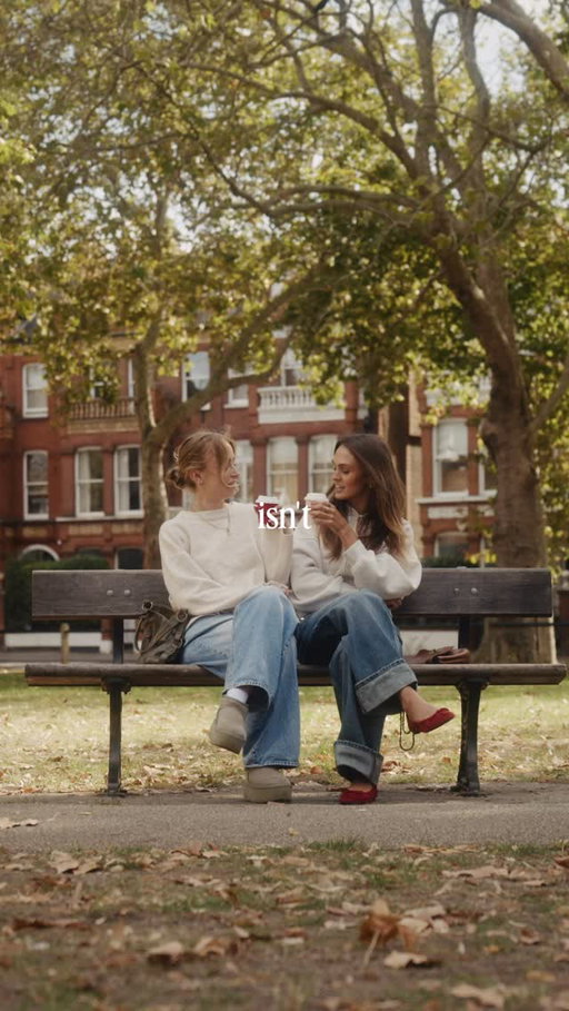 AD @primevideouk is doing an incredible job at reminding us that the most important story is that of friendships 🤍😚⭐️!!! Shows like Off Campus, The Love Hypothesis, Sterling Point & Toi + Moi✨ yes we may tune in for the love story but we stay for the female friendship!!!