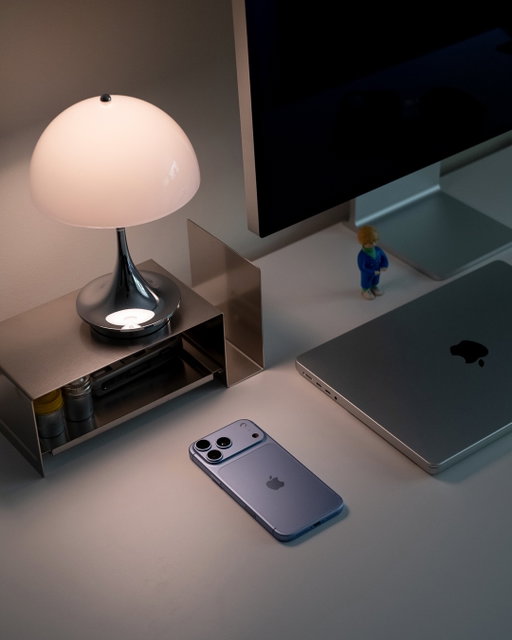 iPhone 18 Pro Max Glacier, after hours 🧊
Quickly becoming one of my favourite iPhone colors ever. 

#iphone18promax #iphone18pro #apple #iphone